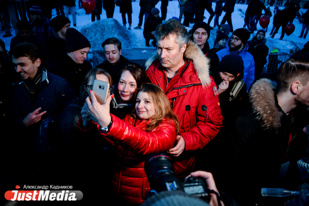 Екатеринбуржцы собрались на митинг за прямые выборы мэра перед решающим заседанием заксобрания. ФОТО - Фото 9