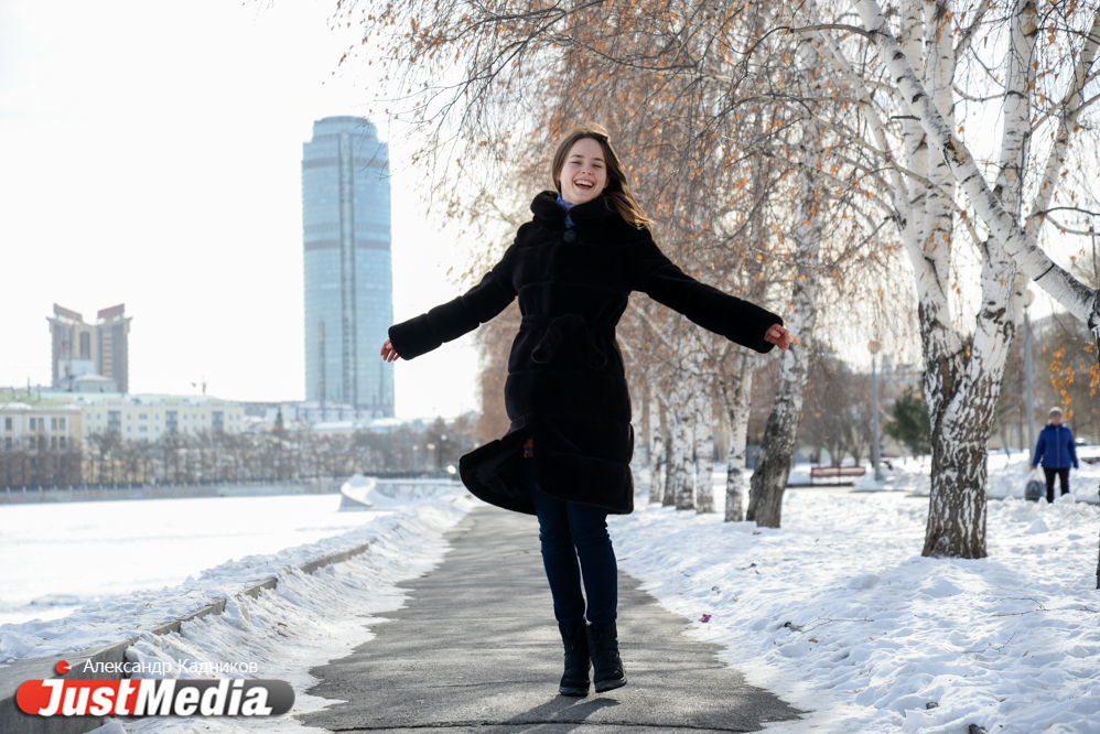 Актриса Анна Минцева: «Жду не дождусь, когда можно будет вдыхать аромат новой зелени и цветов». В Екатеринбурге +10 и сильный ветер. ФОТО, ВИДЕО - Фото 13
