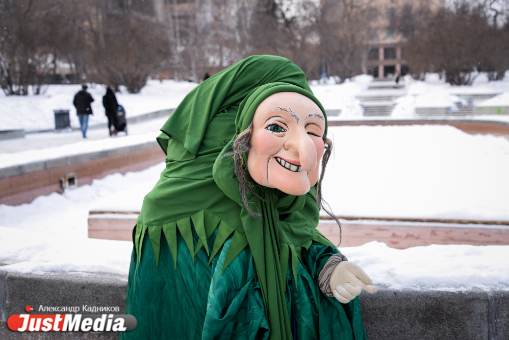 Наталья Гаранина, Театр кукол: «И что это за погода? То тепло, то холодно. Не знаешь, как одеваться». В Екатеринбурге -4 и снег. ФОТО, ВИДЕО - Фото 9