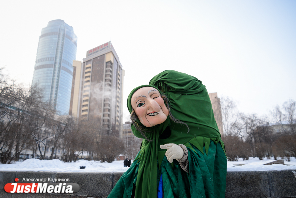Наталья Гаранина, Театр кукол: «И что это за погода? То тепло, то холодно. Не знаешь, как одеваться». В Екатеринбурге -4 и снег. ФОТО, ВИДЕО - Фото 3