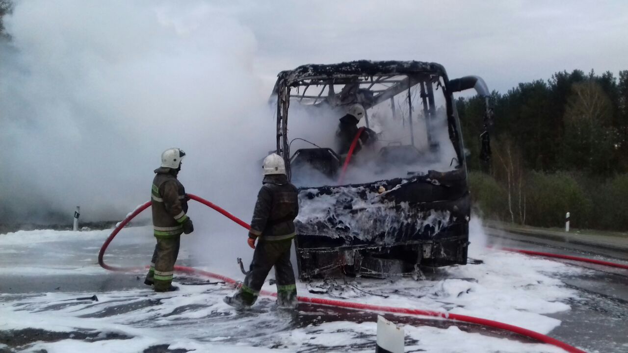 На трассе вблизи Артемовского сгорел пассажирский автобус - Фото 2