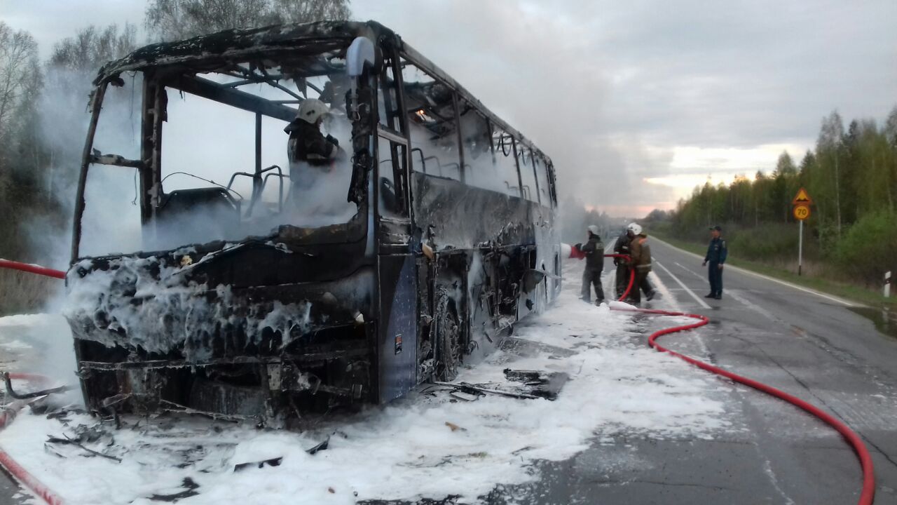 На трассе вблизи Артемовского сгорел пассажирский автобус - Фото 3