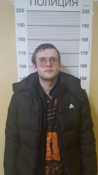 В Екатеринбурге мужчина, угрожая ножом продавцу продуктового павильона, украл из кассы 15 тысяч рублей - Фото 4