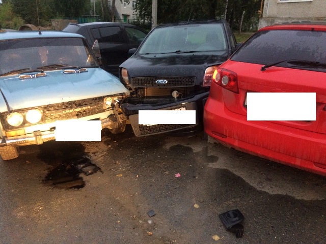 В Кировграде пьяный водитель угнал «Жигули» и протаранил несколько машин - Фото 2