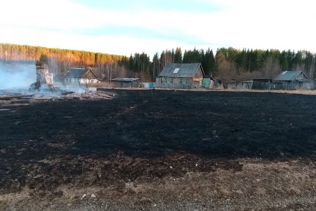 На Урале дачник сжег три соседских дома и едва не спалил целый поселок. ФОТО - Фото 2