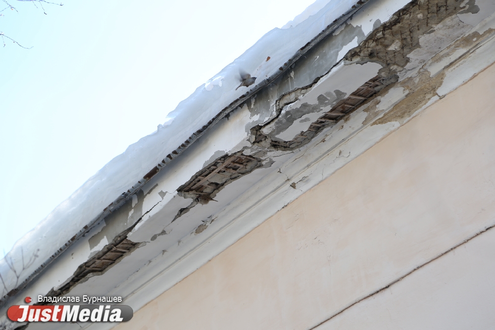 Очередь на обрушение: JustMedia выясняет, рядом с какими зданиями в Екатеринбурге опасно ходить. ФОТОРЕПОРТАЖ - Фото 9