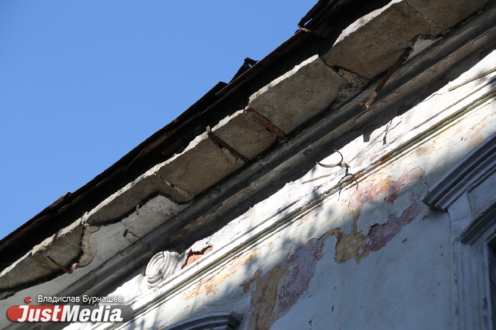 Очередь на обрушение: JustMedia выясняет, рядом с какими зданиями в Екатеринбурге опасно ходить. ФОТОРЕПОРТАЖ - Фото 13