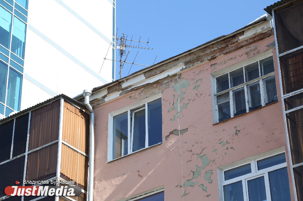 Очередь на обрушение: JustMedia выясняет, рядом с какими зданиями в Екатеринбурге опасно ходить. ФОТОРЕПОРТАЖ - Фото 18