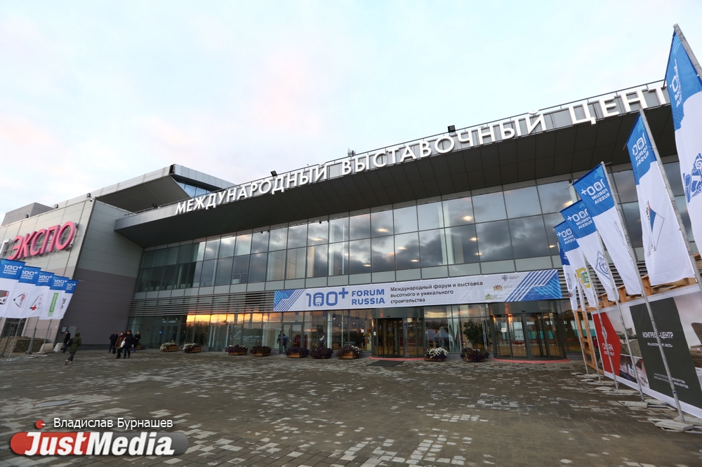 Импортозамещенный туман, аэропорт-продажник и стадион, который «провожает болельщиков» до дома. Чем удивляет гостей Forum Russia 100+ - Фото 33