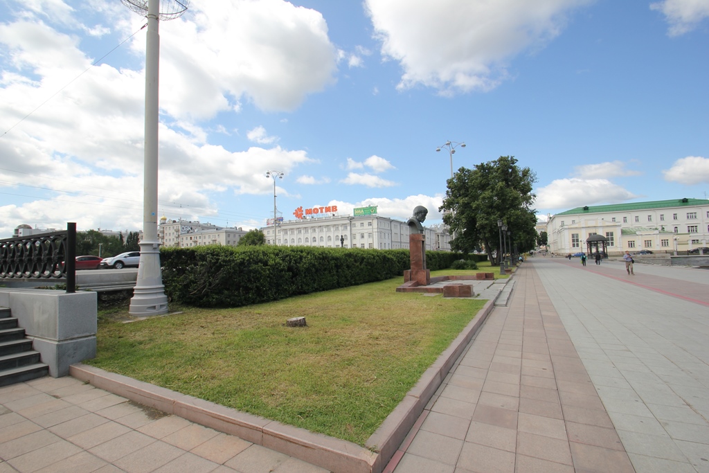 В Екатеринбурге сквер перед «Пассажем» превратится в первый кленовый парк. ФОТО - Фото 9