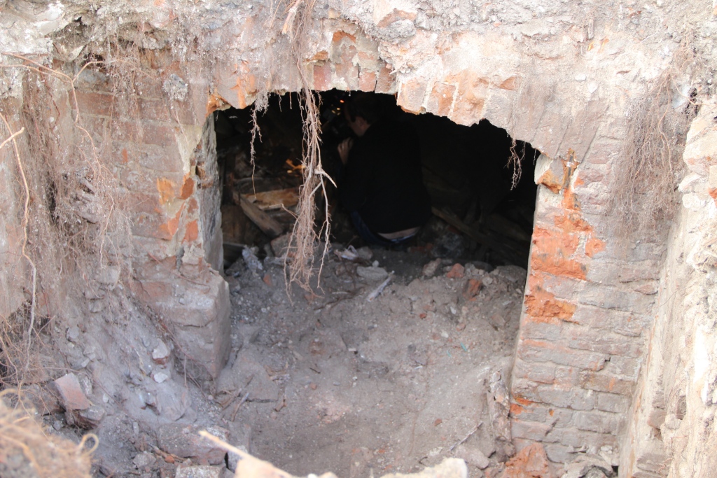 На берегу Исети случайно обнаружили старинные погреба купеческих домов - Фото 3