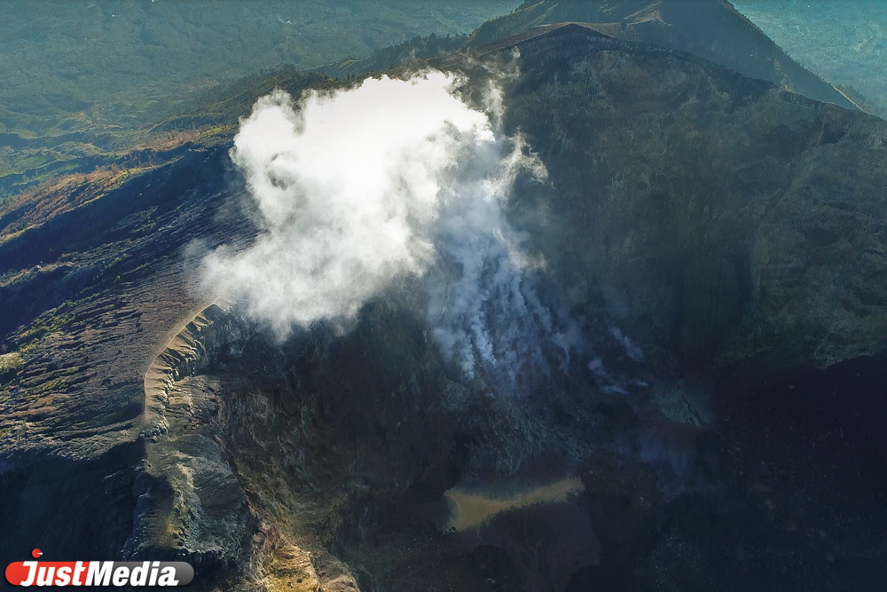 Блогеры из Екатеринбурга поднялись на кратер проснувшегося вулкана Агунг на Бали. ФОТО, ВИДЕО - Фото 3