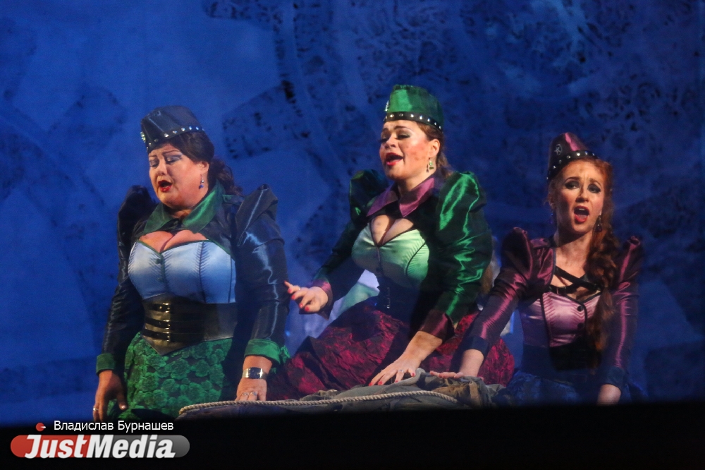 «Моцарту бы понравилось». В Екатеринбургском театре оперы и балета показали «Волшебную флейту» с комиксами в стиле стимпанк - Фото 11