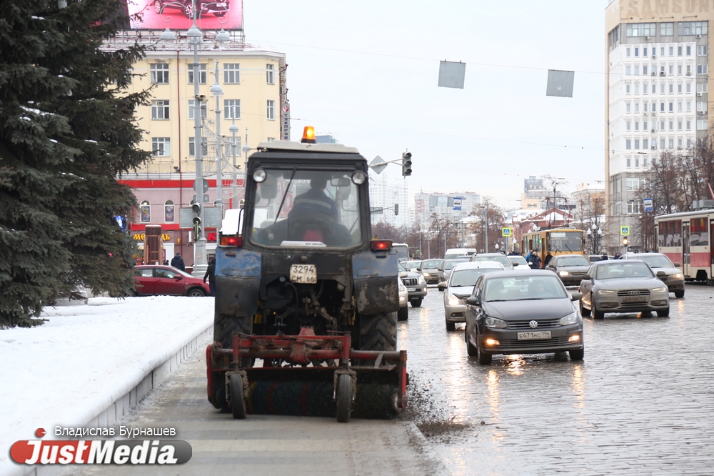 В преддверии Нового года Екатеринбург утонул в грязи. ФОТО - Фото 5