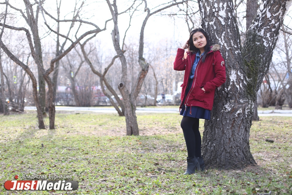 Алийя Бунга, студентка из Индонезии: «Когда приехала в Россию, то чуть не умерла из-за холода». В понедельник в Екатеринбурге +15 и сильный ветер - Фото 4