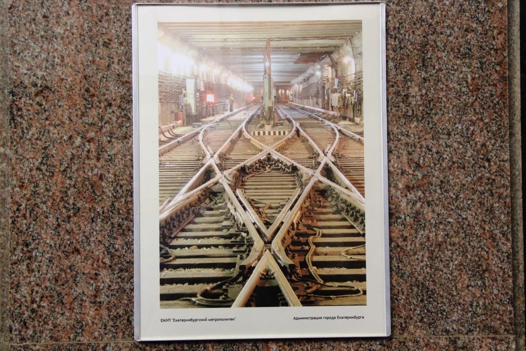 Станцию метро «Площадь 1905 года» украсили фотографиями - Фото 3