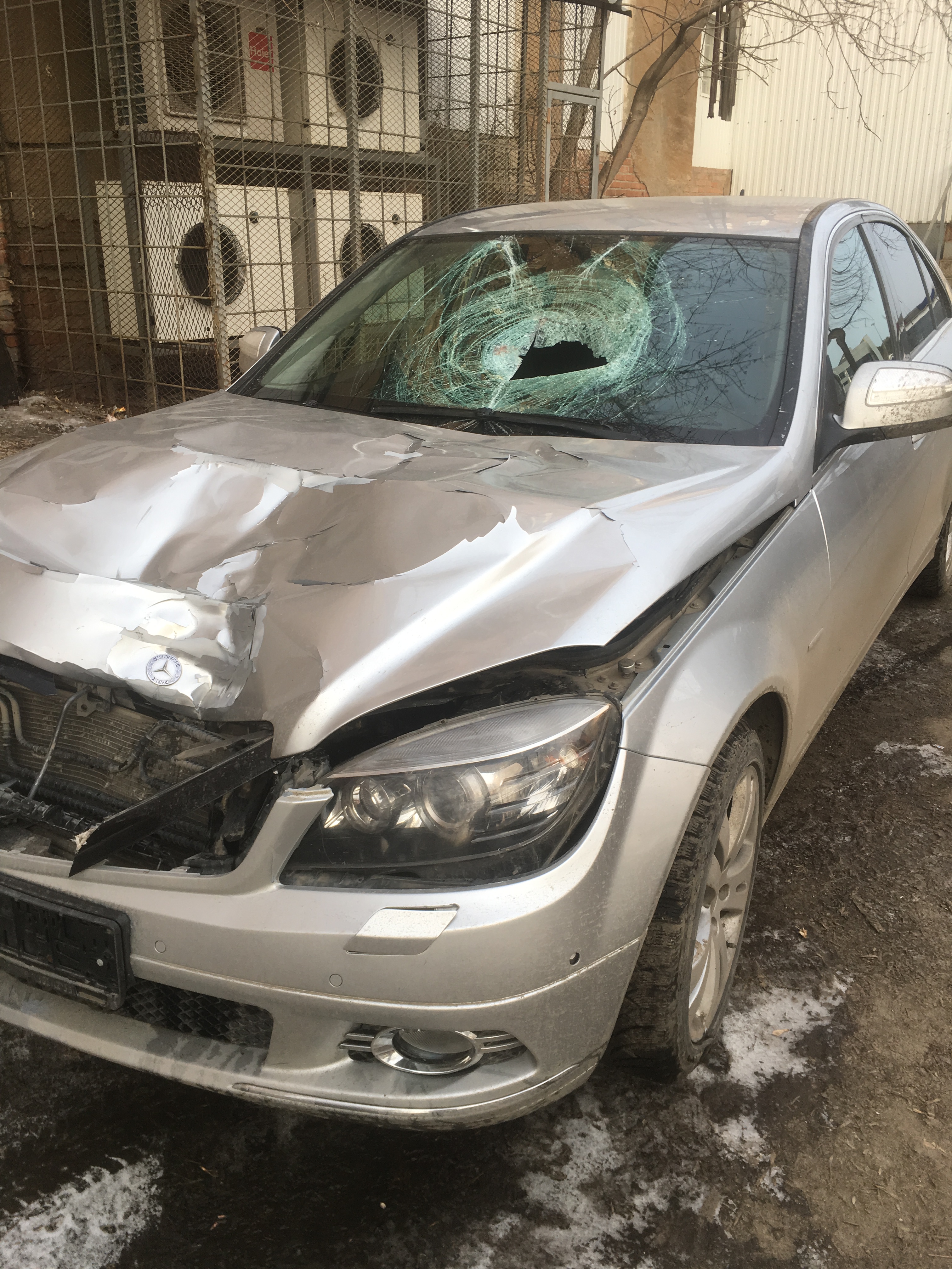 В Екатеринбурге водитель Mercedes насмерть сбил пешехода и скрылся с места ДТП. ФОТО - Фото 2
