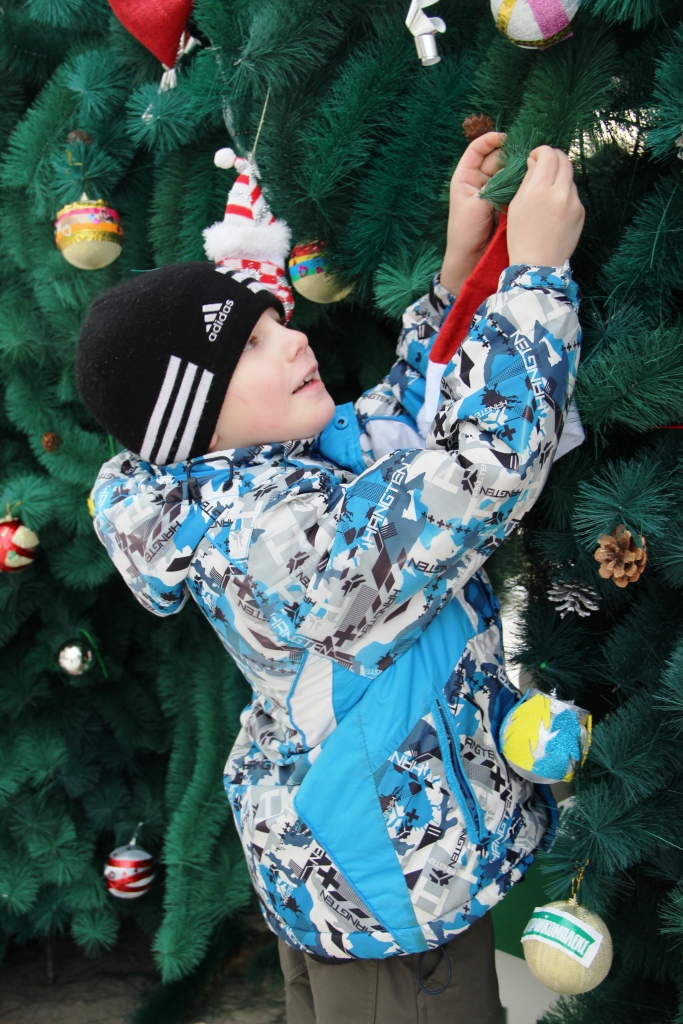 В Екатеринбурге появилась елка, которая позволяет обмениваться подарками - Фото 4