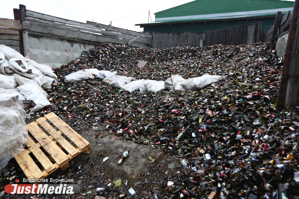Горы стекла, растущие свалки, перевозка раздельных отходов в одной машине. Как в год экологии Екатеринбург погрязает в мусоре - Фото 4