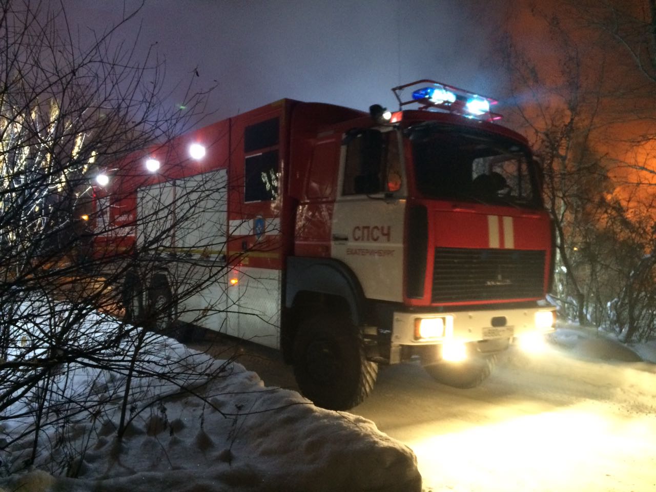В Свердловской области из-за пожара 11 человек, в том числе 4 ребенка, остались без жилья. ФОТО - Фото 3