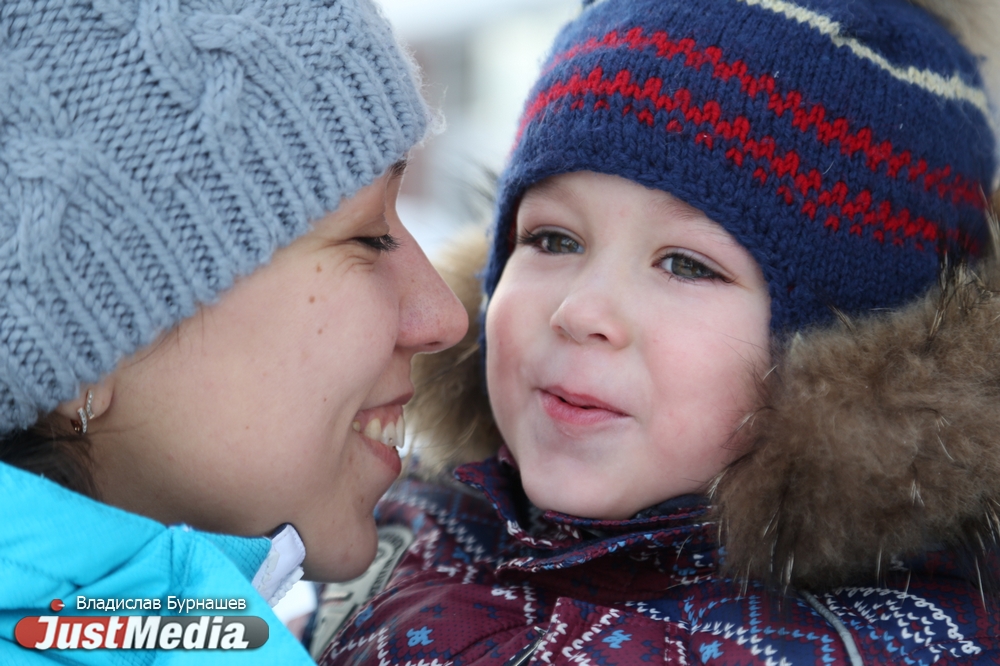 В Екатеринбурге крепчает мороз. Молодая мама Анастасия Евдокимова: «В такую погоду можно прекрасно провести время на улице». ФОТО, ВИДЕО - Фото 2