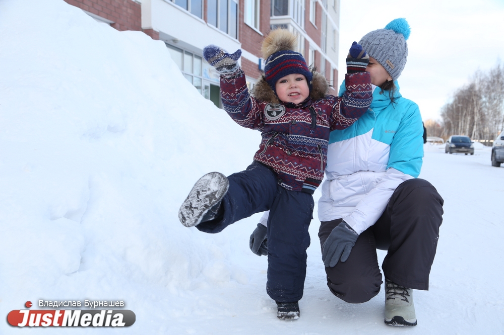 В Екатеринбурге крепчает мороз. Молодая мама Анастасия Евдокимова: «В такую погоду можно прекрасно провести время на улице». ФОТО, ВИДЕО - Фото 5