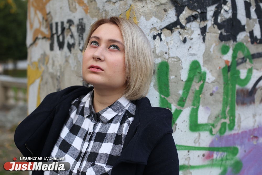 Анастасия Шипицина: «Можно накинуть легкое пальто и ходить пинать желтые листочки». В Екатеринбурге опять пасмурно и прохладно. ФОТО, ВИДЕО - Фото 3