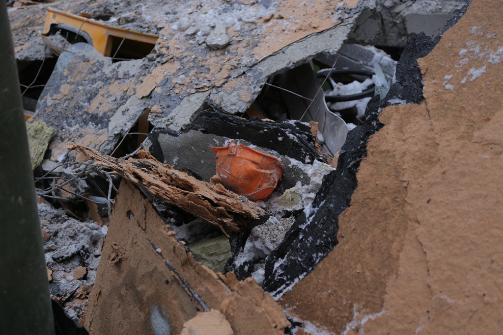 Из-под завалов ЗиКа спасены 14 человек. Все они госпитализированы. ФОТО - Фото 8