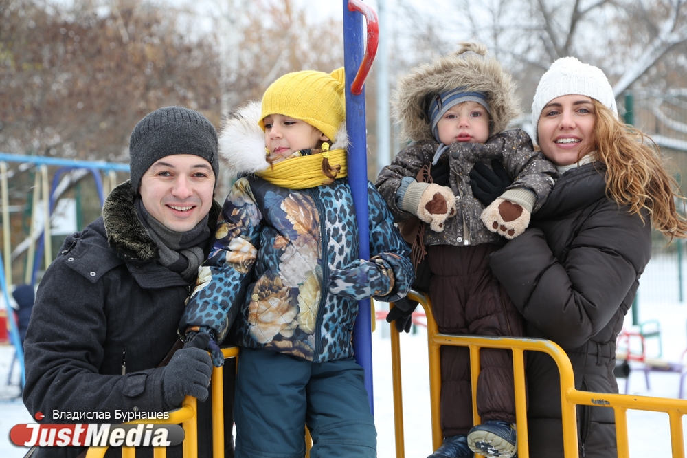 Семья Березиных: «Зимой мы любим гулять по заснеженному лесу и заниматься спортом». В среду в Екатеринбурге мокрый снег и гололедица - Фото 7