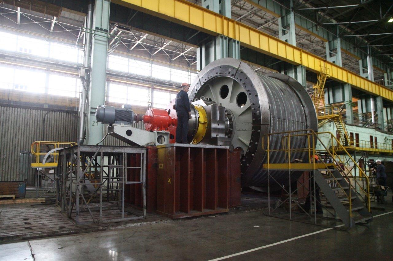 Уралмашзавод произвел для Гайского ГОКа первую в России шахтную подъемную машину - Фото 3