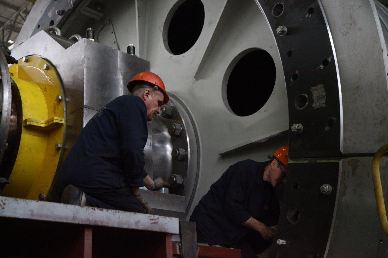 Уралмашзавод произвел для Гайского ГОКа первую в России шахтную подъемную машину - Фото 2