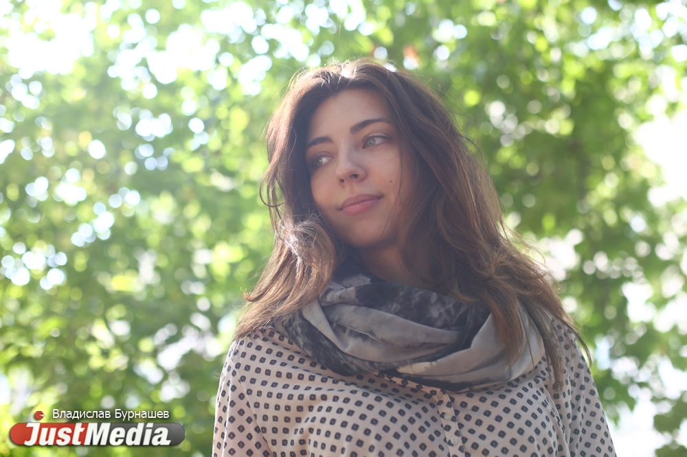 Журналист Анна Хурбатова: «Наступлению осени я радуюсь, ведь можно гулять, шуршать листьями и любоваться солнышком». В Екатеринбурге +6. ФОТО, ВИДЕО - Фото 4