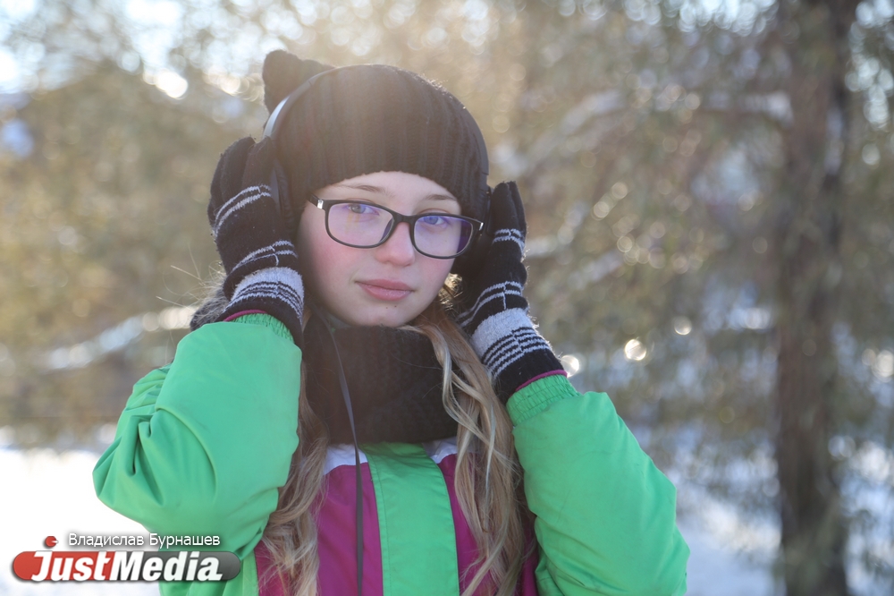 Ева Григорьева, школьница: «Хорошо сидеть дома и смотреть из окна на снегопад». В понедельник в Екатеринбурге -4 и снег - Фото 4