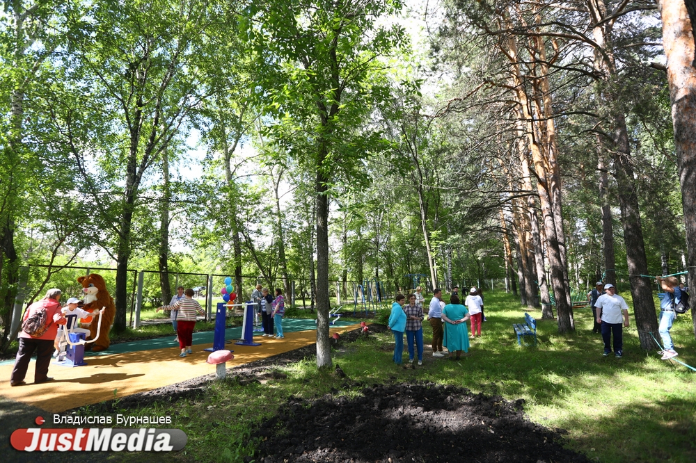 В Екатеринбурге открыли спортивную площадку для пожилых людей и инвалидов - Фото 9