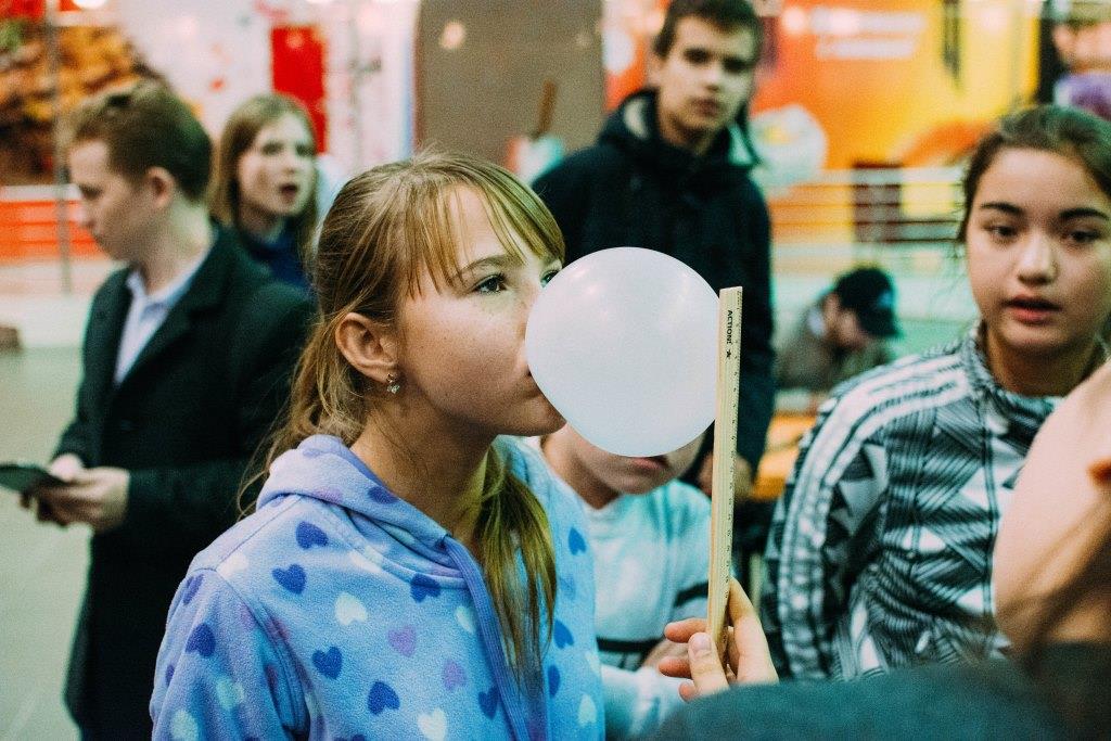 В Екатеринбурге девушка надула пузырь из жвачки размером в 22 сантиметра - Фото 5