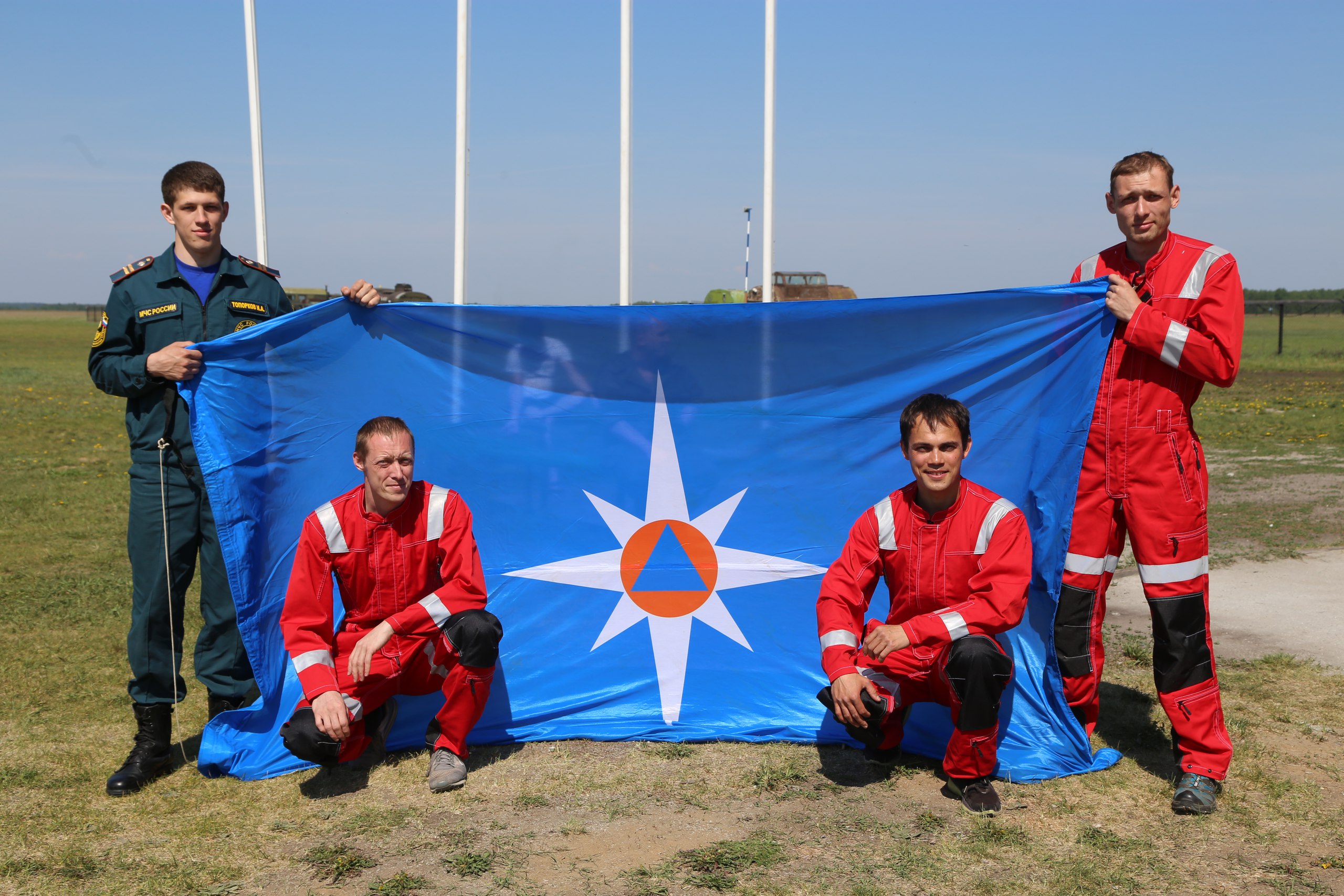 Уральские спасатели стали серебряными призерами соревнований по парашютному спорту - Фото 2