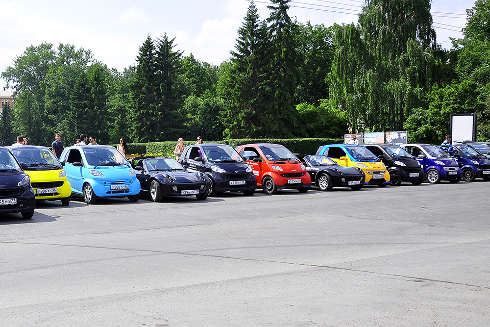 По центру Екатеринбурга проехали самые маленькие в мире автомобили  - Фото 4
