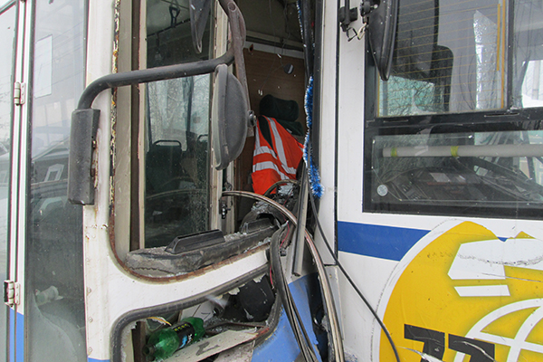 В столкновении двух автобусов в Верхней Пышме, по уточненным данным, пострадали восемь человек, в том числе двое детей - Фото 2