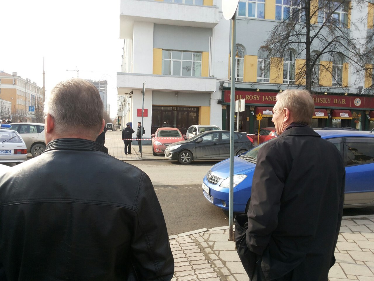 В Екатеринбурге неизвестный сообщил о минировании здания, где находится областная налоговая - Фото 3