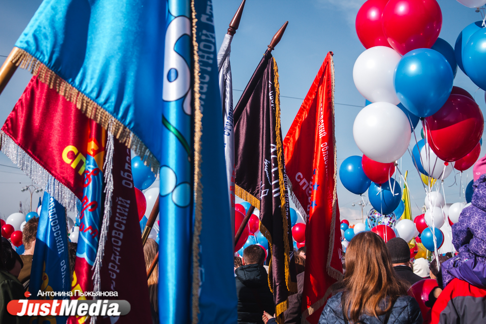 «Мы научились защищать себя и свои интересы». На первомайскую демонстрацию в Екатеринбурге вышло 25 000 человек - Фото 7