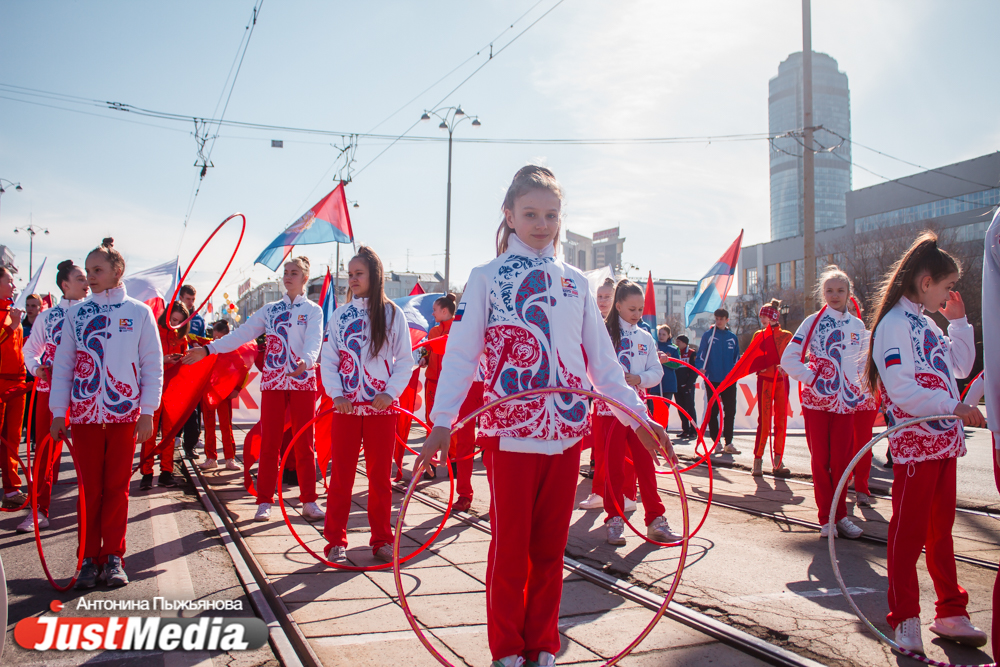 «Мы научились защищать себя и свои интересы». На первомайскую демонстрацию в Екатеринбурге вышло 25 000 человек - Фото 9