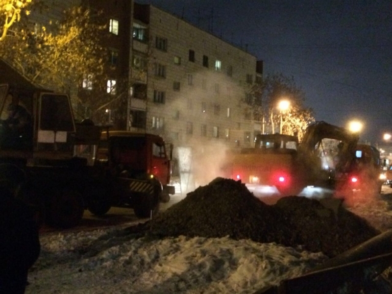 Жители нескольких улиц на ВИЗе провели вечер ночь без отопления и горячей воды. ФОТО - Фото 4