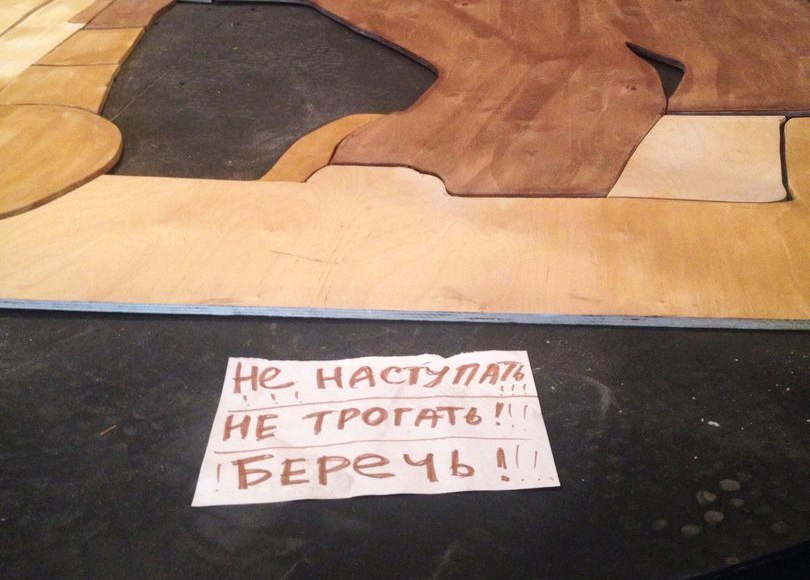 В Екатеринбурге на памятнике деревянного зодчества появилось «культурное» предупреждение - Фото 3