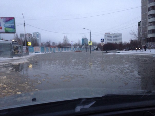 В Чкаловском районе ледяной потоп! Затопило несколько легковых машин - Фото 2