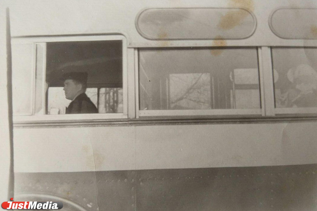 «Стояли на задней стенке троллейбуса и сидели по 5 человек на крыше». О работе свердловского троллейбуса в конце 1950-х в СПЕЦПРОЕКТе «Е-транспорт» - Фото 2