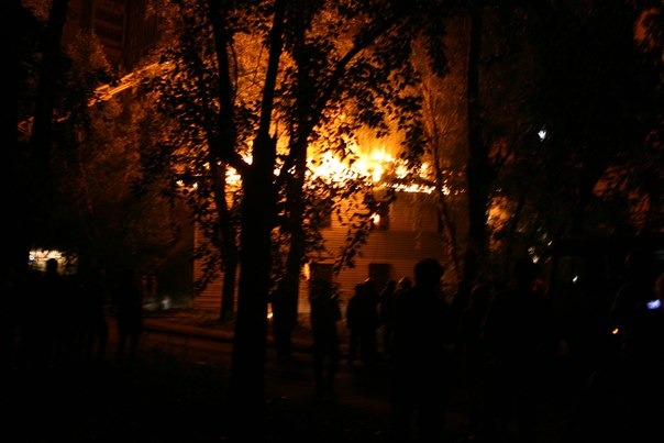 В Екатеринбурге на Онежской сгорело здание медцентра - Фото 5