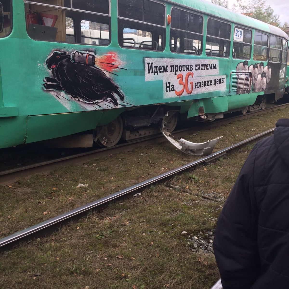 На Сортировке легковушка столкнулась с трамваем - Фото 3