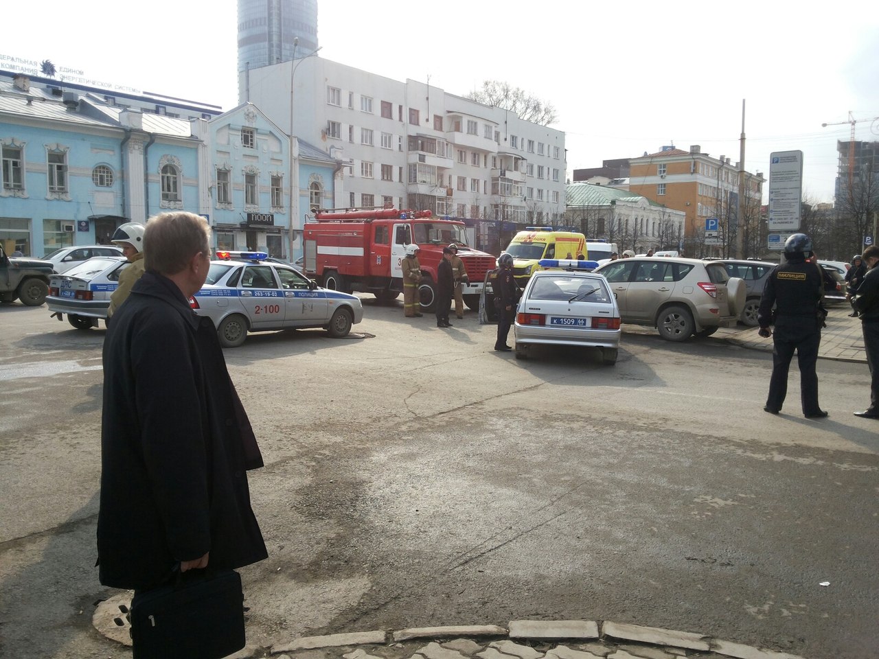 В Екатеринбурге неизвестный сообщил о минировании здания, где находится областная налоговая - Фото 5