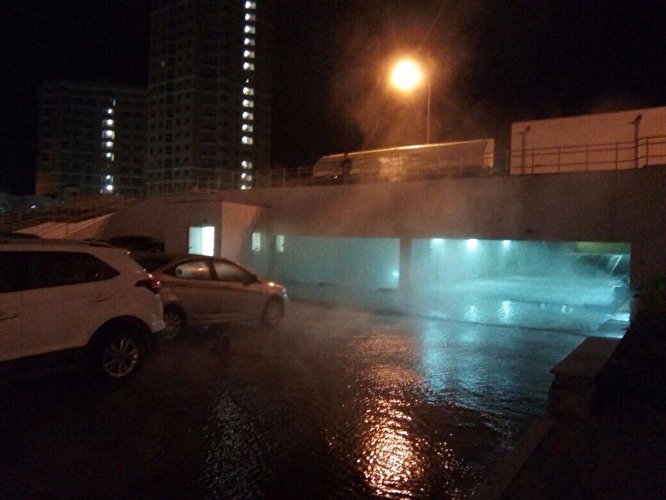 Ночью в Екатеринбурге забил гейзер с горячей водой высотой в семь этажей. ФОТО - Фото 2