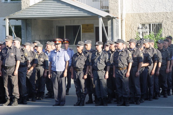 Новый сводный отряд свердловских полицейских отправился в полугодовую командировку на Северный Кавказ - Фото 1